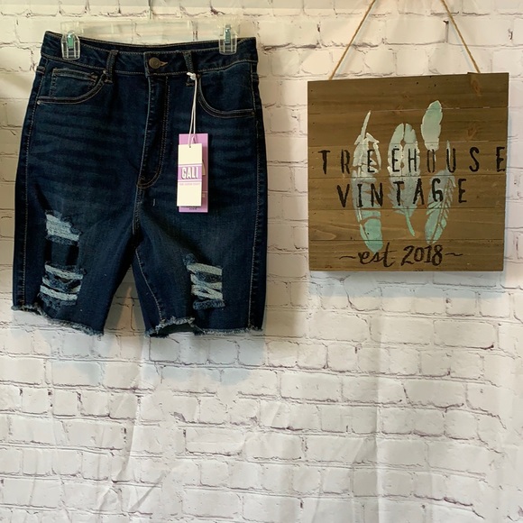 NWT Charlotte Russe High Rise Distressed Cali - Picture 3 of 7